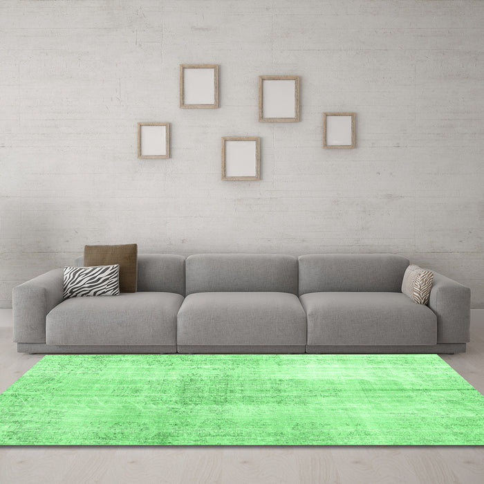 Machine Washable Persian Emerald Green Traditional Area Rugs in a Living Room,, wshtr3574emgrn