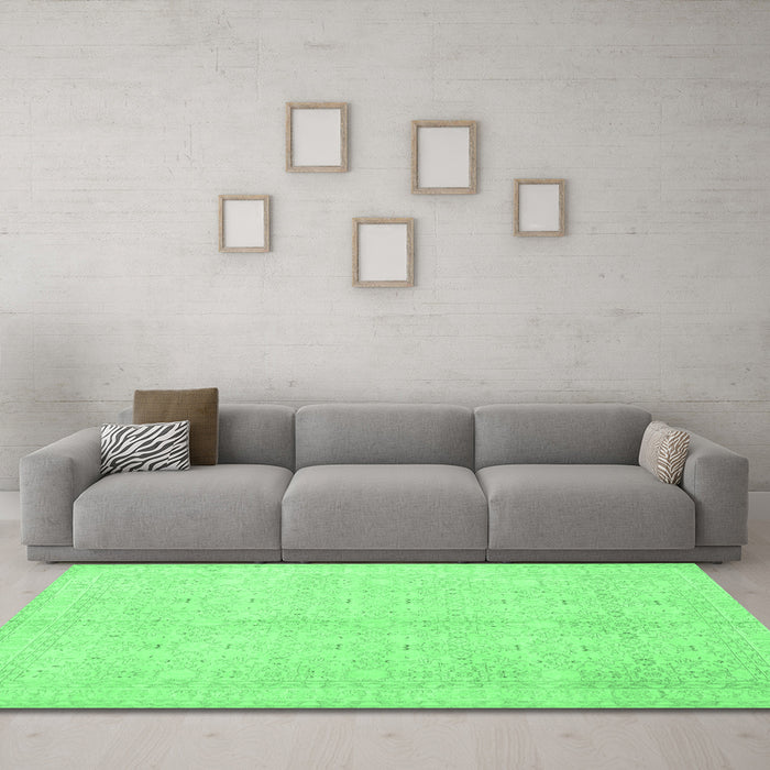 Machine Washable Persian Emerald Green Traditional Area Rugs in a Living Room,, wshtr3575emgrn