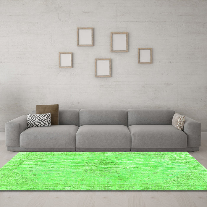 Machine Washable Persian Green Traditional Area Rugs in a Living Room,, wshtr3576grn