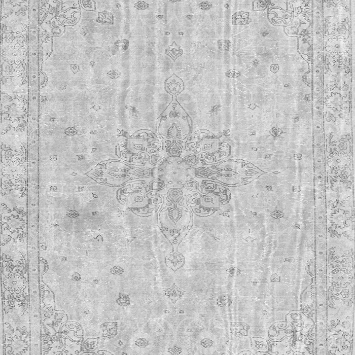 Serging Thickness of Machine Washable Persian Gray Traditional Rug, wshtr3576gry