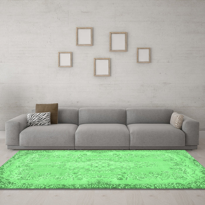 Machine Washable Persian Emerald Green Traditional Area Rugs in a Living Room,, wshtr3577emgrn