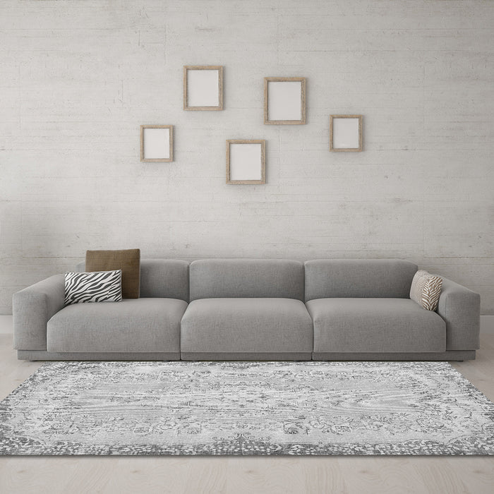 Machine Washable Persian Gray Traditional Rug in a Living Room,, wshtr3577gry