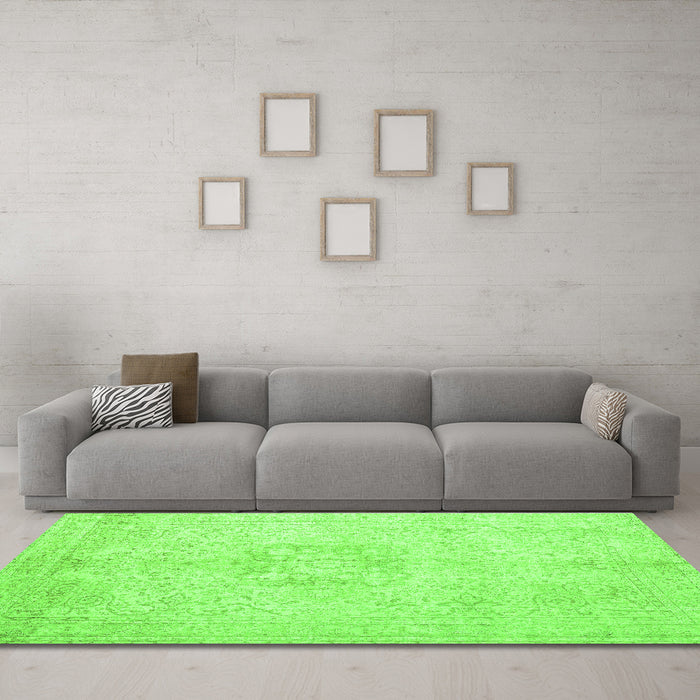 Machine Washable Persian Green Traditional Area Rugs in a Living Room,, wshtr3578grn