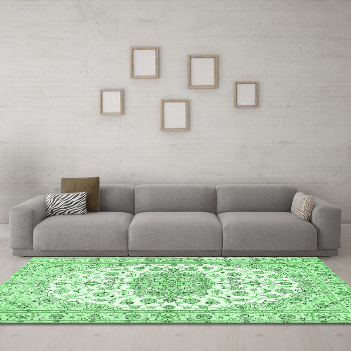 Machine Washable Medallion Emerald Green Traditional Area Rugs in a Living Room,, wshtr357emgrn