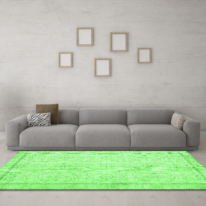 Machine Washable Persian Green Traditional Area Rugs in a Living Room,, wshtr3580grn
