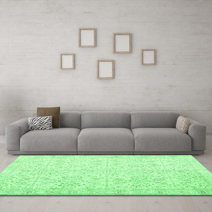 Machine Washable Persian Emerald Green Traditional Area Rugs in a Living Room,, wshtr3581emgrn
