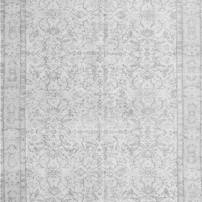 Serging Thickness of Machine Washable Persian Gray Traditional Rug, wshtr3583gry