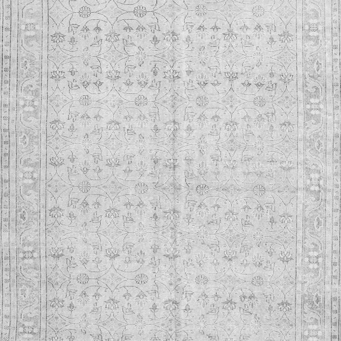 Serging Thickness of Machine Washable Persian Gray Traditional Rug, wshtr3585gry