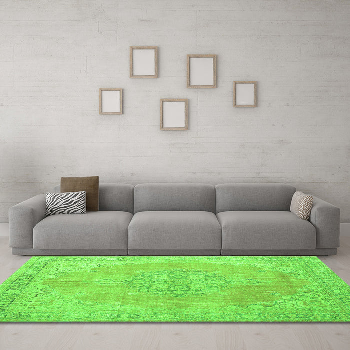 Machine Washable Medallion Green Traditional Area Rugs in a Living Room,, wshtr3586grn