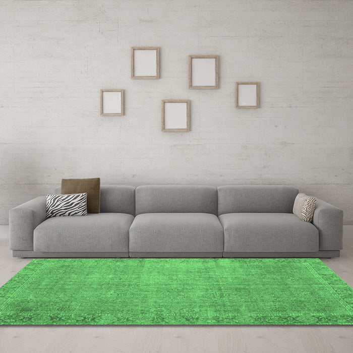 Machine Washable Persian Emerald Green Traditional Area Rugs in a Living Room,, wshtr3587emgrn