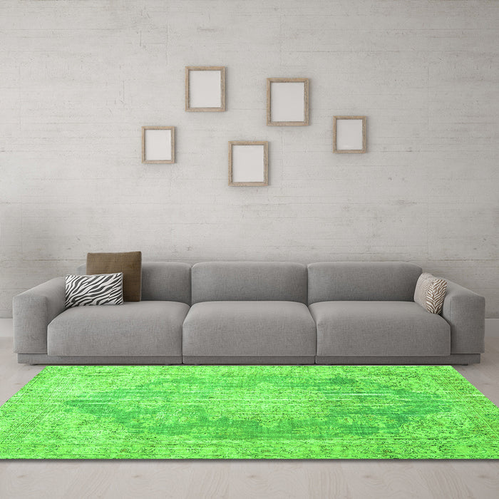 Machine Washable Persian Green Traditional Area Rugs in a Living Room,, wshtr3588grn