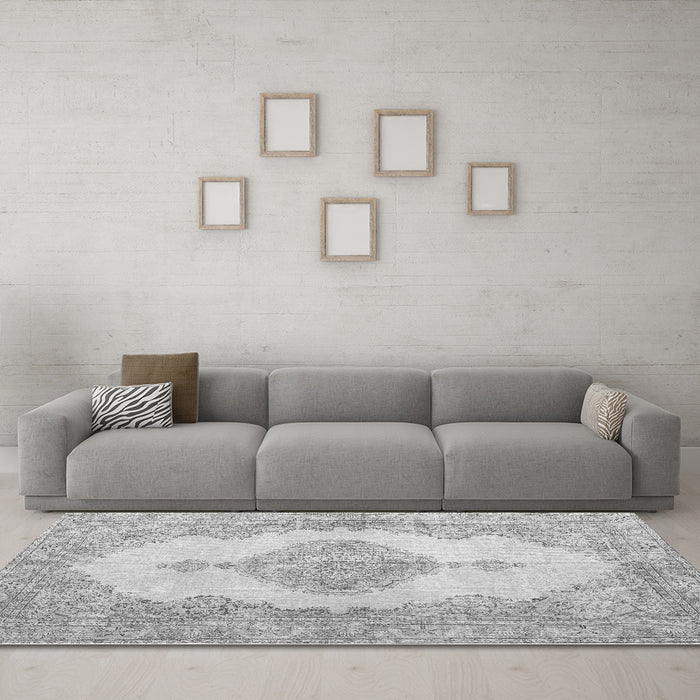Machine Washable Persian Gray Traditional Rug in a Living Room,, wshtr3589gry
