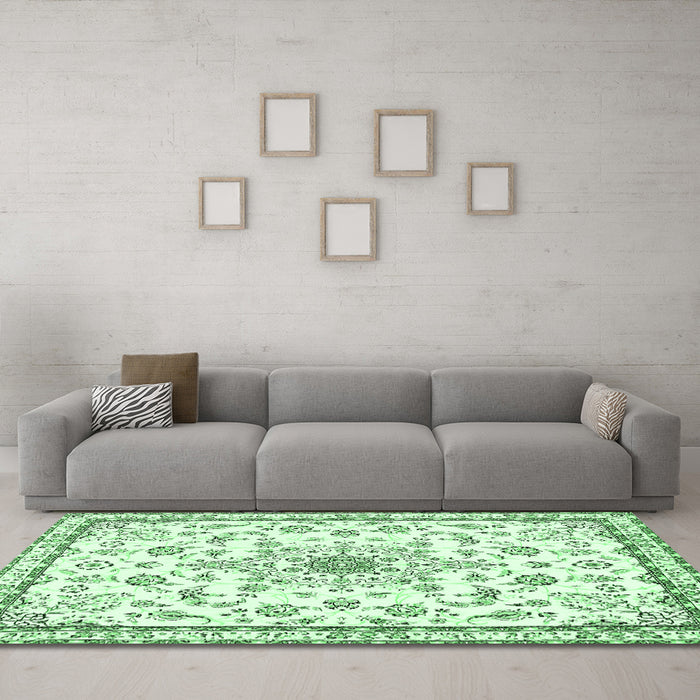 Machine Washable Medallion Emerald Green Traditional Area Rugs in a Living Room,, wshtr358emgrn
