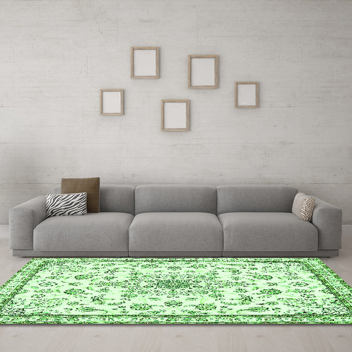Machine Washable Medallion Green Traditional Area Rugs in a Living Room,, wshtr358grn