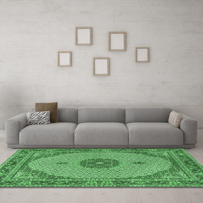 Machine Washable Medallion Emerald Green Traditional Area Rugs in a Living Room,, wshtr3590emgrn