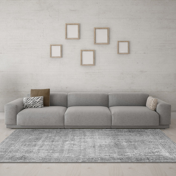 Machine Washable Persian Gray Traditional Rug in a Living Room,, wshtr3594gry