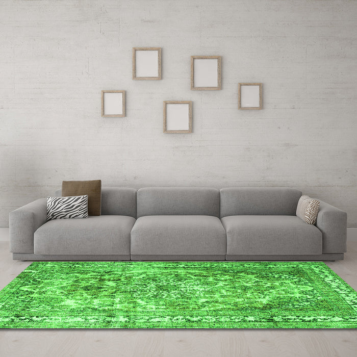 Machine Washable Persian Green Traditional Area Rugs in a Living Room,, wshtr3595grn