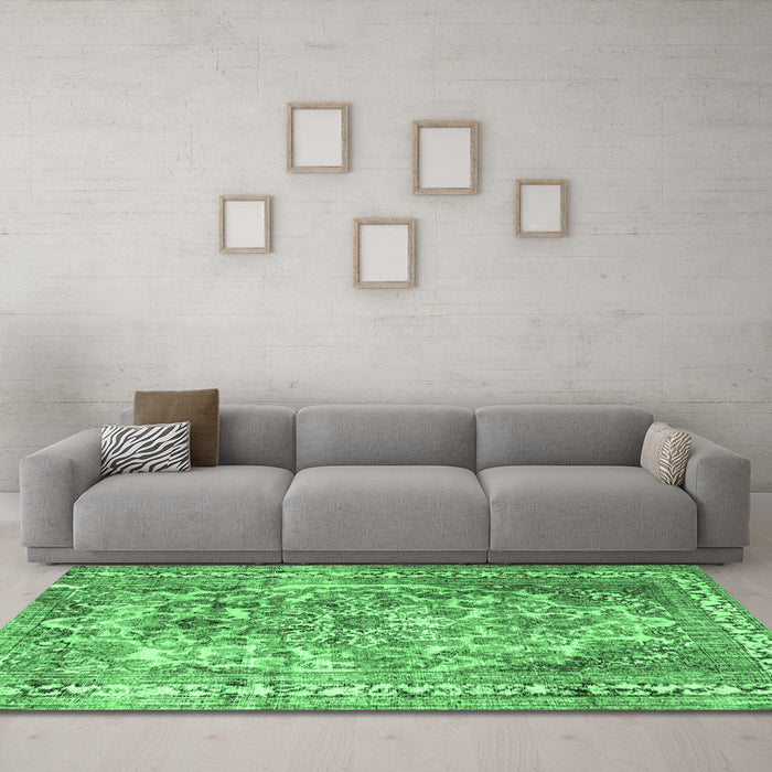 Machine Washable Persian Emerald Green Traditional Area Rugs in a Living Room,, wshtr3595emgrn