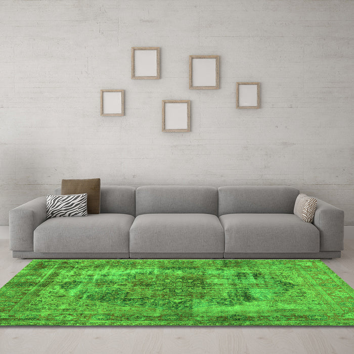 Machine Washable Persian Green Traditional Area Rugs in a Living Room,, wshtr3596grn