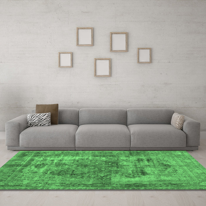 Machine Washable Persian Emerald Green Traditional Area Rugs in a Living Room,, wshtr3596emgrn