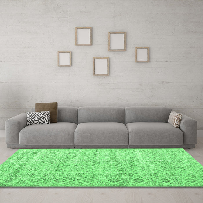Machine Washable Persian Emerald Green Traditional Area Rugs in a Living Room,, wshtr3598emgrn