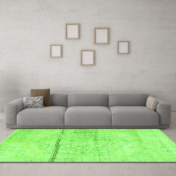 Machine Washable Persian Green Traditional Area Rugs in a Living Room,, wshtr3599grn