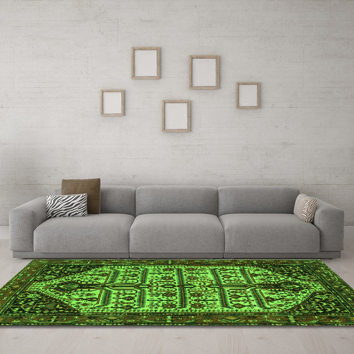 Machine Washable Persian Green Traditional Area Rugs in a Living Room,, wshtr35grn