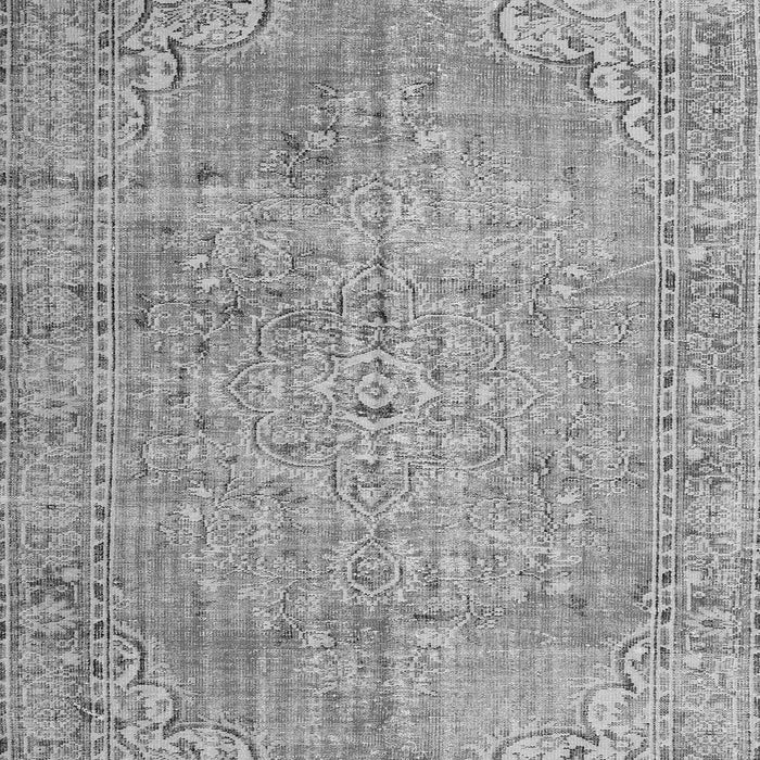 Serging Thickness of Machine Washable Persian Gray Traditional Rug, wshtr3601gry