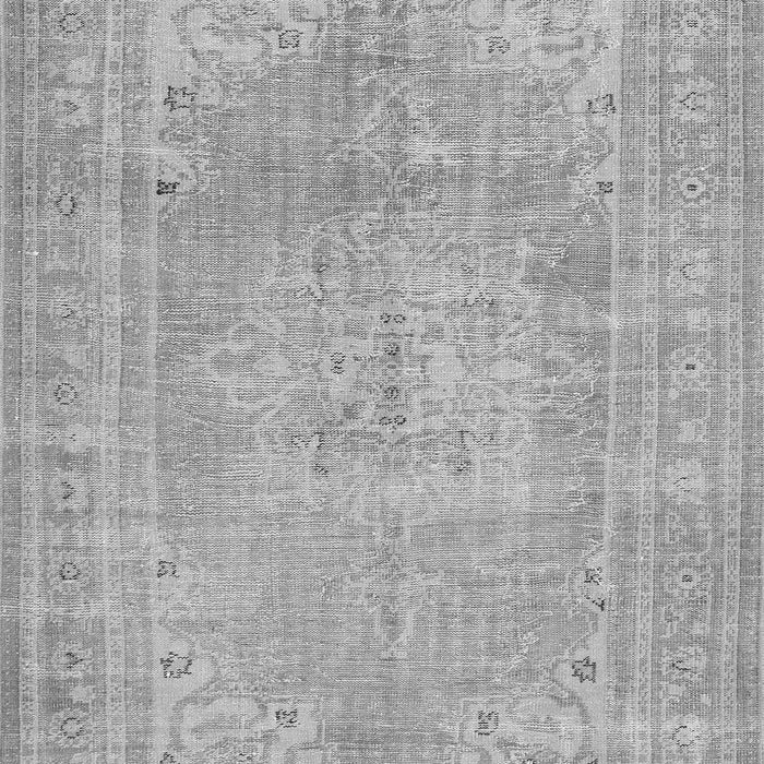 Serging Thickness of Machine Washable Persian Gray Traditional Rug, wshtr3605gry