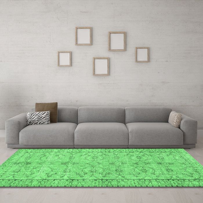 Machine Washable Persian Emerald Green Traditional Area Rugs in a Living Room,, wshtr3607emgrn