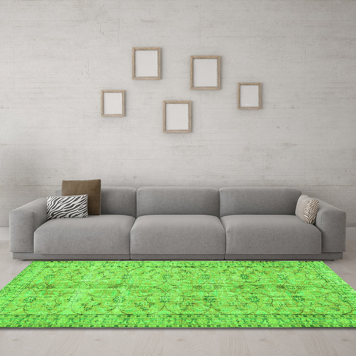 Machine Washable Persian Green Traditional Area Rugs in a Living Room,, wshtr3607grn