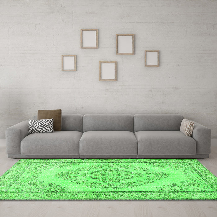 Machine Washable Persian Green Traditional Area Rugs in a Living Room,, wshtr3608grn
