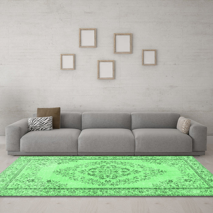 Machine Washable Persian Emerald Green Traditional Area Rugs in a Living Room,, wshtr3608emgrn