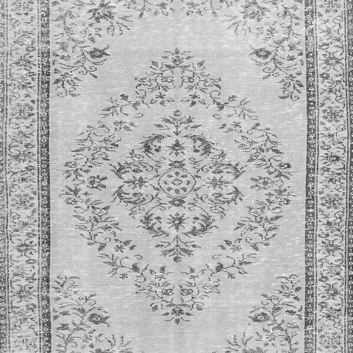 Serging Thickness of Machine Washable Persian Gray Traditional Rug, wshtr3608gry