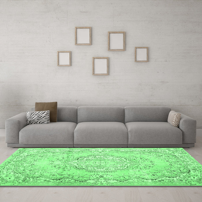 Machine Washable Persian Emerald Green Traditional Area Rugs in a Living Room,, wshtr3609emgrn