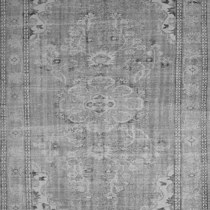 Serging Thickness of Machine Washable Persian Gray Traditional Rug, wshtr3610gry