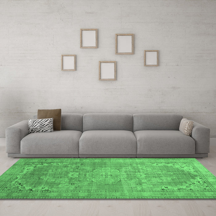 Machine Washable Persian Emerald Green Traditional Area Rugs in a Living Room,, wshtr3610emgrn