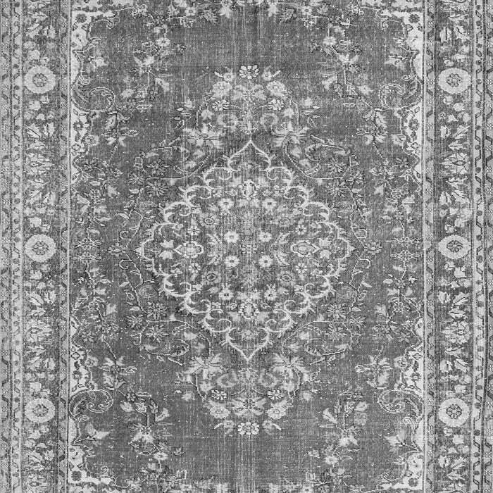 Serging Thickness of Machine Washable Persian Gray Traditional Rug, wshtr3611gry