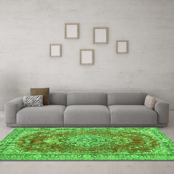 Machine Washable Persian Green Traditional Area Rugs in a Living Room,, wshtr3611grn