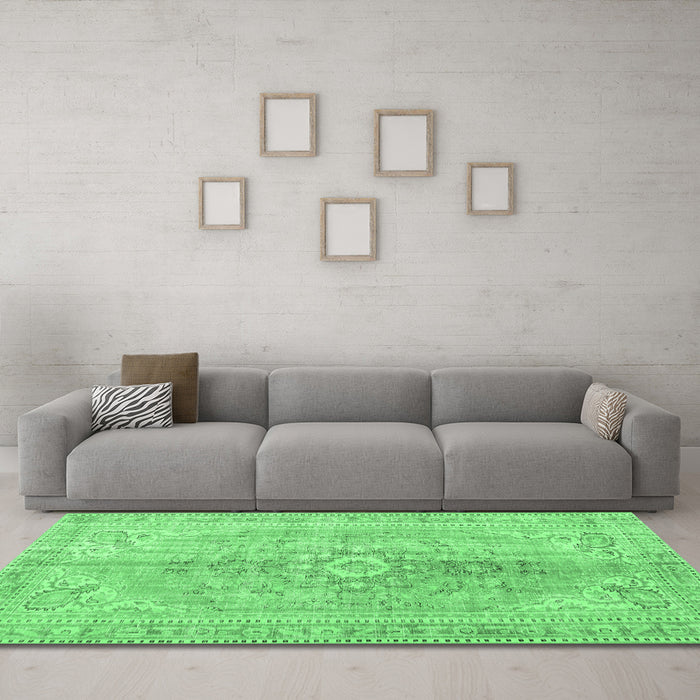 Machine Washable Persian Emerald Green Traditional Area Rugs in a Living Room,, wshtr3616emgrn