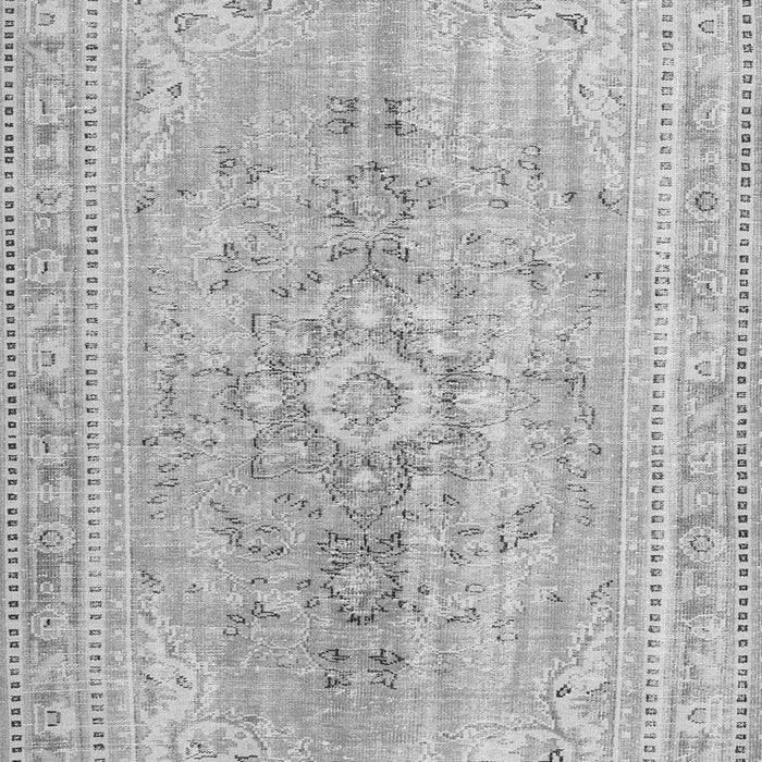 Serging Thickness of Machine Washable Persian Gray Traditional Rug, wshtr3616gry