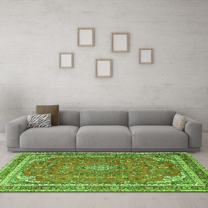Machine Washable Persian Green Traditional Area Rugs in a Living Room,, wshtr3617grn