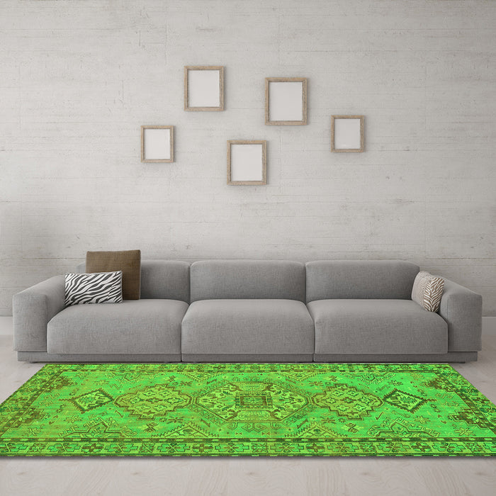 Machine Washable Persian Green Traditional Area Rugs in a Living Room,, wshtr3619grn