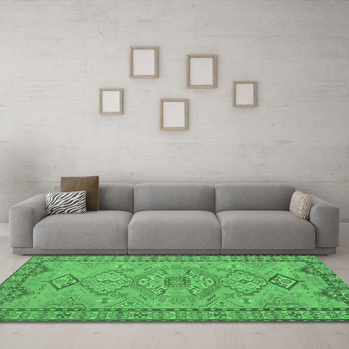 Machine Washable Persian Emerald Green Traditional Area Rugs in a Living Room,, wshtr3619emgrn
