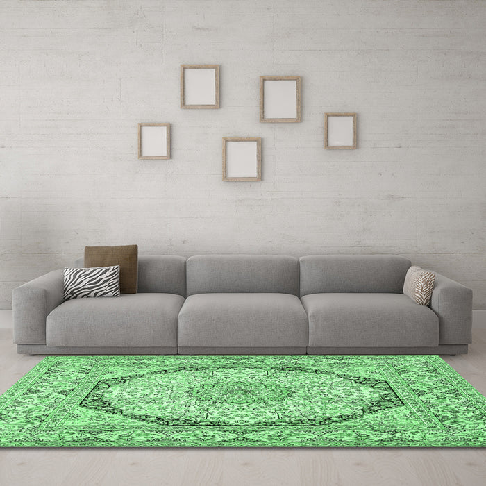 Machine Washable Medallion Emerald Green Traditional Area Rugs in a Living Room,, wshtr361emgrn