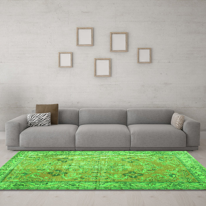Machine Washable Persian Green Traditional Area Rugs in a Living Room,, wshtr3620grn