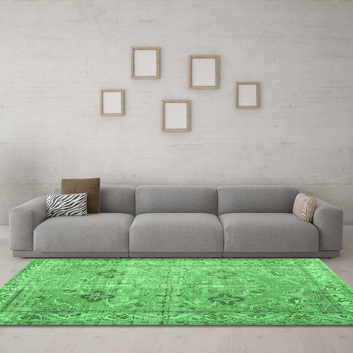 Machine Washable Persian Emerald Green Traditional Area Rugs in a Living Room,, wshtr3620emgrn