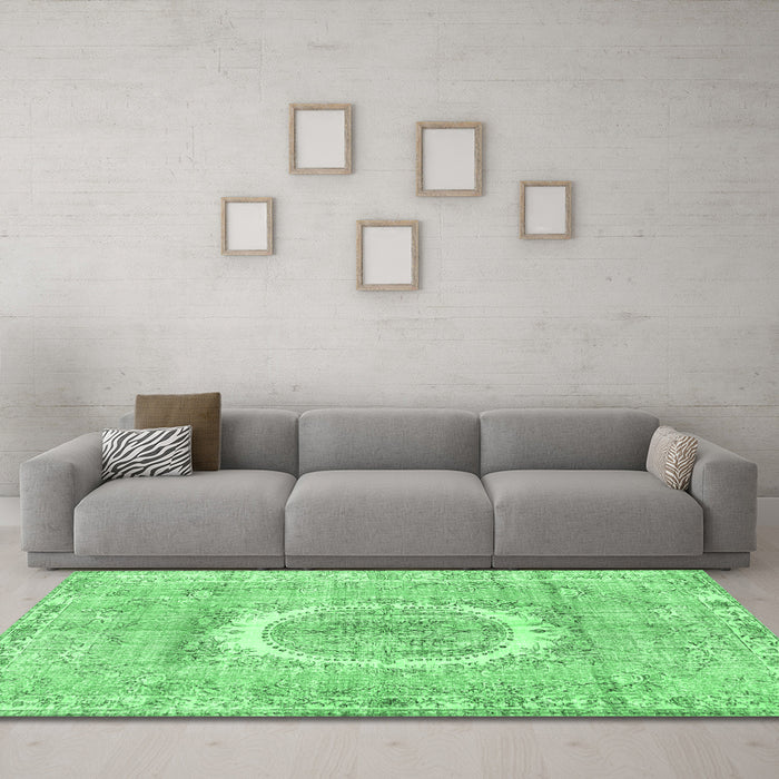 Machine Washable Persian Emerald Green Traditional Area Rugs in a Living Room,, wshtr3624emgrn