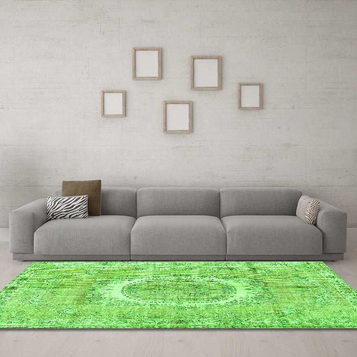 Machine Washable Persian Green Traditional Area Rugs in a Living Room,, wshtr3624grn