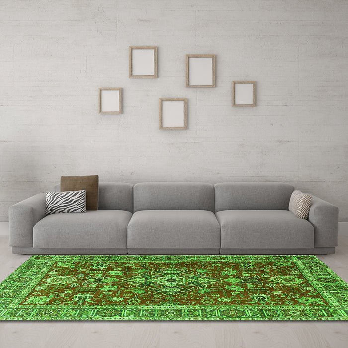 Machine Washable Persian Green Traditional Area Rugs in a Living Room,, wshtr3626grn